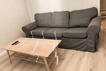 Sofa og stuebord